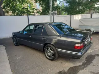 Mercedes-Benz E 320