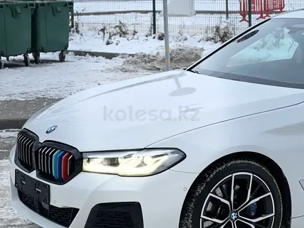 BMW 530 2022 года за 26 860 000 тг. в Алматы – фото 4