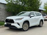 Toyota Highlander 2023 года за 32 400 000 тг. в Алматы – фото 2