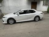 Toyota Camry 2021 года за 13 700 000 тг. в Алматы