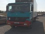 Mercedes-Benz  Actros 2000 годаfor9 000 000 тг. в Астана