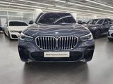BMW X5 2022 года за 33 000 000 тг. в Астана – фото 2