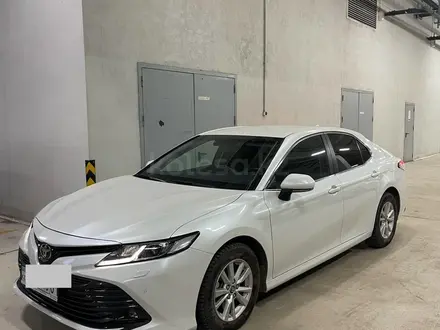 Toyota Camry 2019 года за 13 500 000 тг. в Астана – фото 2