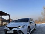 Toyota Camry 2019 года за 13 950 000 тг. в Усть-Каменогорск