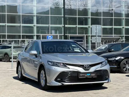 Toyota Camry 2021 года за 12 490 000 тг. в Алматы – фото 2