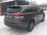 Toyota Highlander 2018 года за 15 900 000 тг. в Алматы – фото 2