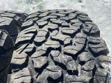 BFGoodrich LT265/65 R17 120/117S ALL-Terrain KO2 за 400 000 тг. в Астана – фото 4