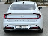 Hyundai Sonata 2022 года за 14 790 567 тг. в Актау – фото 4