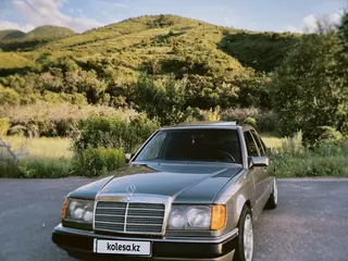 Mercedes-Benz E 230