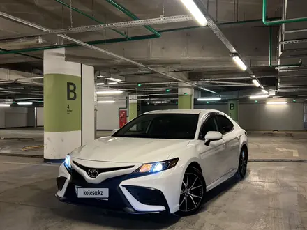 Toyota Camry 2021 года за 12 800 000 тг. в Алматы