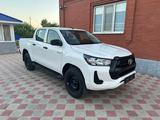Toyota Hilux 2023 года за 19 800 000 тг. в Атырау
