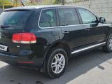 Volkswagen Touareg 2006 годаүшін5 455 000 тг. в Алматы
