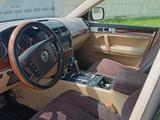 Volkswagen Touareg 2006 годаүшін5 455 000 тг. в Алматы – фото 2