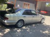 Mercedes-Benz E 200 1995 годаүшін2 100 000 тг. в Каратау – фото 4