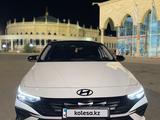 Hyundai Elantra 2023 годаfor10 500 000 тг. в Атырау – фото 3