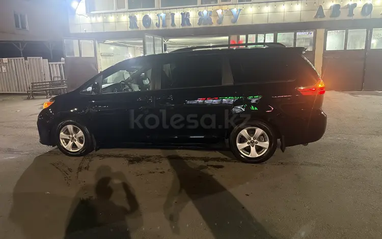 Toyota Sienna 2018 годаүшін15 000 000 тг. в Алматы