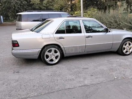 Mercedes-Benz E 280 1993 года за 3 200 000 тг. в Шымкент – фото 7