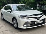 Toyota Camry 2019 года за 11 800 000 тг. в Алматы