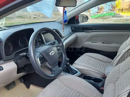 Hyundai Elantra 2017 года за 4 500 000 тг. в Актобе – фото 4