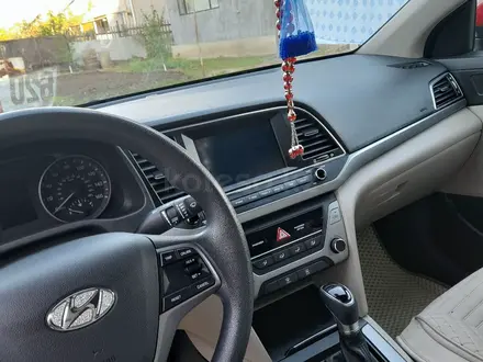 Hyundai Elantra 2017 года за 4 500 000 тг. в Актобе – фото 5