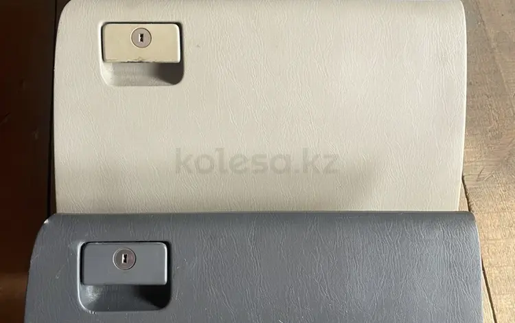 Бардачок на Toyota Land Cruiser Prado 120 за 147 тг. в Алматы