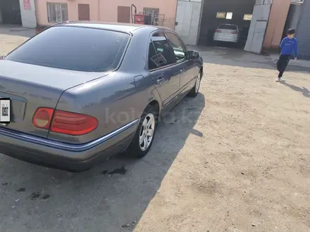 Mercedes-Benz E 200 1997 года за 2 200 000 тг. в Кызылорда – фото 3