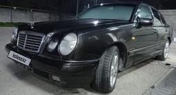 Mercedes-Benz E 230 1996 года за 2 000 000 тг. в Тараз