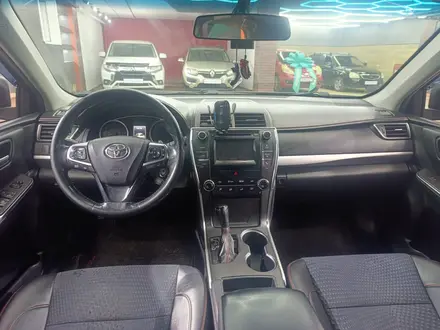 Toyota Camry 2015 года за 7 600 000 тг. в Астана – фото 2