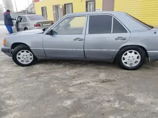 Mercedes-Benz E 230