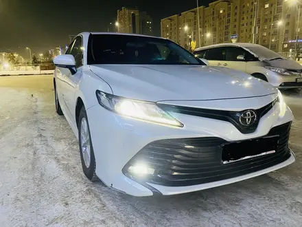 Toyota Camry 2020 года за 15 300 000 тг. в Астана – фото 2