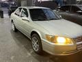 Toyota Camry 2000 года за 3 800 000 тг. в Шымкент – фото 2