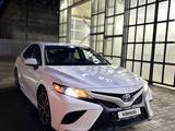 Toyota Camry 2018 года за 11 000 000 тг. в Уральск