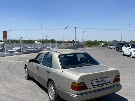 Mercedes-Benz E 220 1993 года за 1 300 000 тг. в Шымкент – фото 5