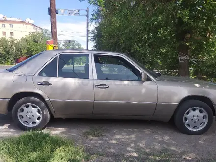 Mercedes-Benz E 200 1991 года за 1 600 000 тг. в Тараз – фото 9