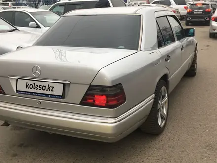 Mercedes-Benz E 220 1993 года за 3 700 000 тг. в Узынагаш – фото 2