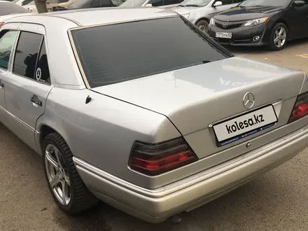 Mercedes-Benz E 220 1993 года за 3 700 000 тг. в Узынагаш – фото 3