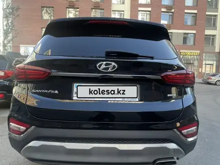 Hyundai Santa Fe 2018 года за 12 000 000 тг. в Астана – фото 2