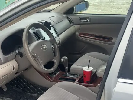 Toyota Camry 2005 года за 5 500 000 тг. в Атырау – фото 10