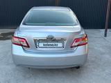 Toyota Camry 2011 года за 8 600 000 тг. в Шымкент – фото 2