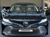 Toyota Camry 2019 года за 14 900 000 тг. в Шымкент – фото 2