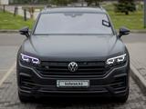 Volkswagen Touareg 2021 года за 42 000 000 тг. в Алматы – фото 2