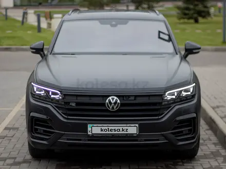 Volkswagen Touareg 2021 года за 42 000 000 тг. в Алматы – фото 2