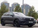 Volkswagen Touareg 2021 года за 42 000 000 тг. в Алматы