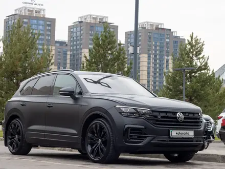 Volkswagen Touareg 2021 года за 42 000 000 тг. в Алматы