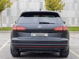 Volkswagen Touareg 2021 года за 42 000 000 тг. в Алматы – фото 4