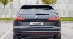 Volkswagen Touareg 2021 годаүшін42 000 000 тг. в Алматы – фото 4