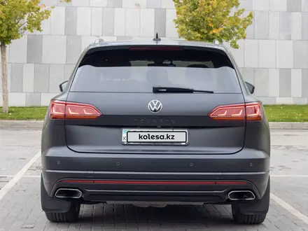 Volkswagen Touareg 2021 года за 42 000 000 тг. в Алматы – фото 4