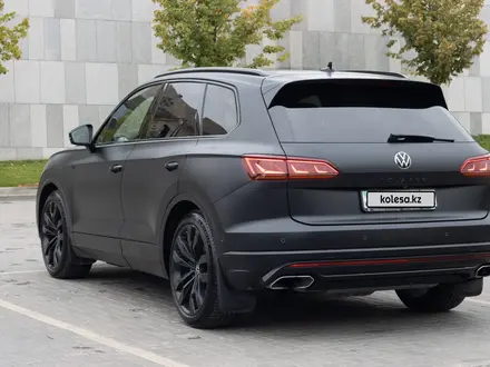 Volkswagen Touareg 2021 года за 42 000 000 тг. в Алматы – фото 5