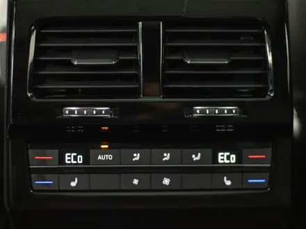 Volkswagen Touareg 2021 года за 42 000 000 тг. в Алматы – фото 17