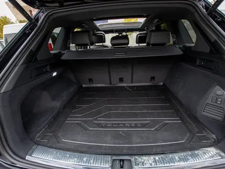 Volkswagen Touareg 2021 года за 42 000 000 тг. в Алматы – фото 18